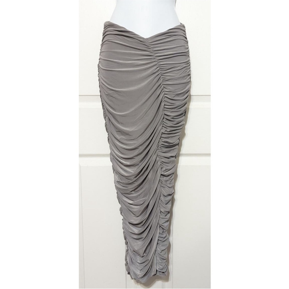 Naked Wardrobe Hourglass V waist skirt